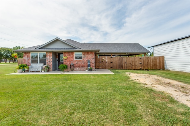 view of front facade featuring a patio and a front yard