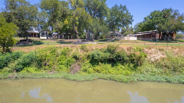 view of yard featuring a water view