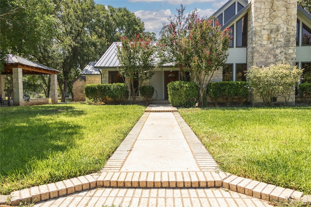 exterior space featuring a lawn