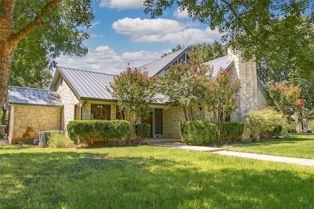 view of front facade featuring a front yard