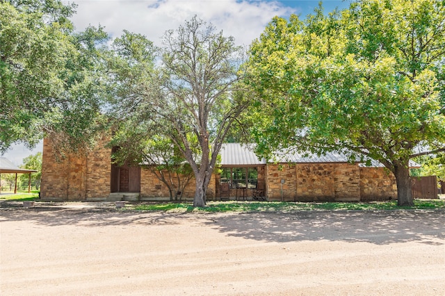 view of front of property