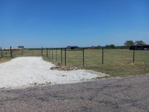 Listing photo 3 for 1409 County Road 207, Valley View TX 76272