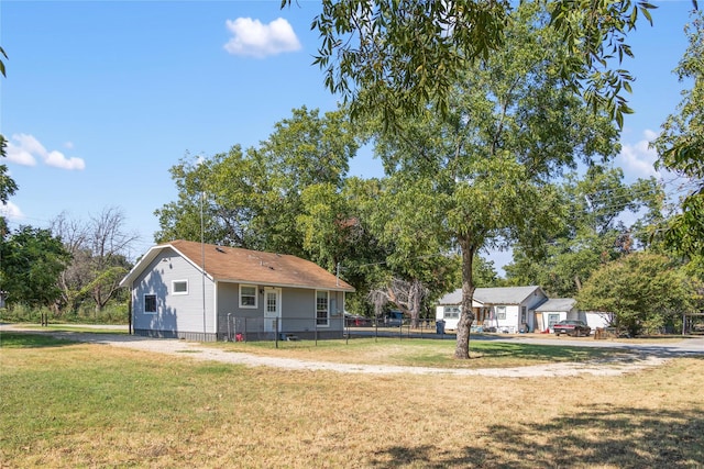 ranch-style house featuring a front lawn