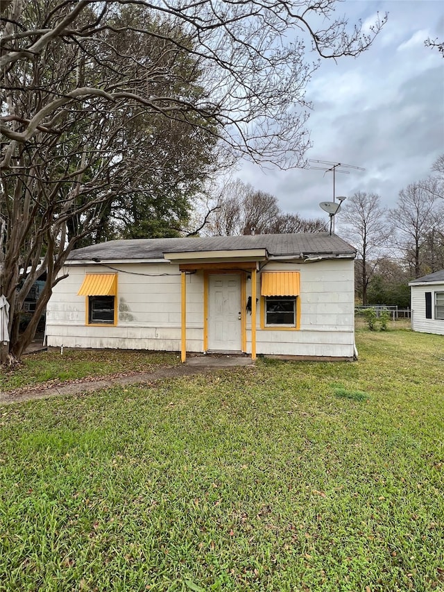 view of outbuilding featuring a yard