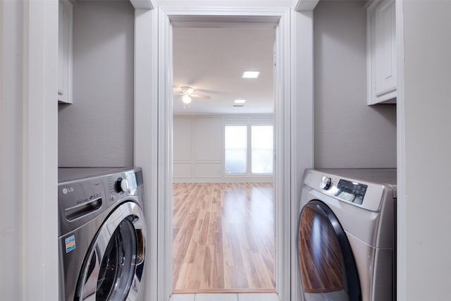 washroom with ceiling fan, washing machine and clothes dryer, and light hardwood / wood-style floors