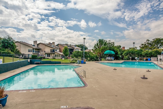 view of swimming pool with a yard