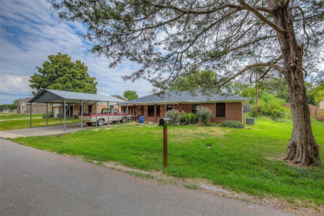 view of front of property featuring a front lawn and a carport