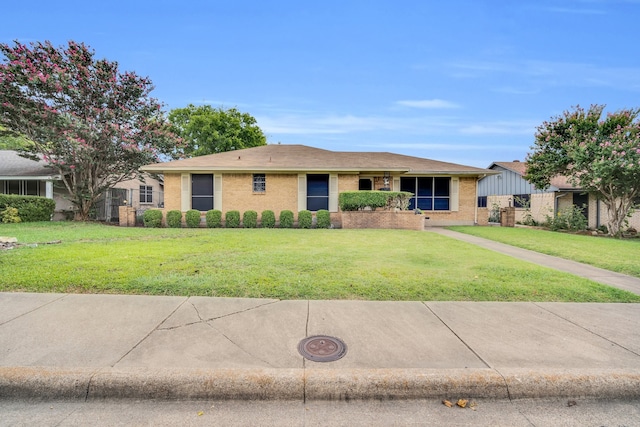 single story home featuring a front yard