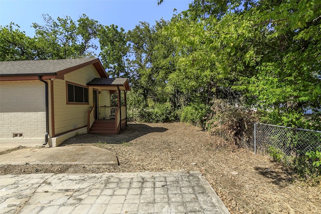 view of yard featuring a patio