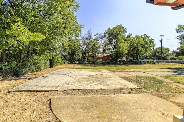 view of yard featuring a patio area