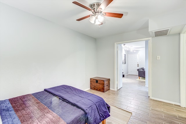 bedroom with ceiling fan