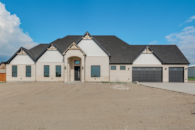 view of front facade featuring a garage