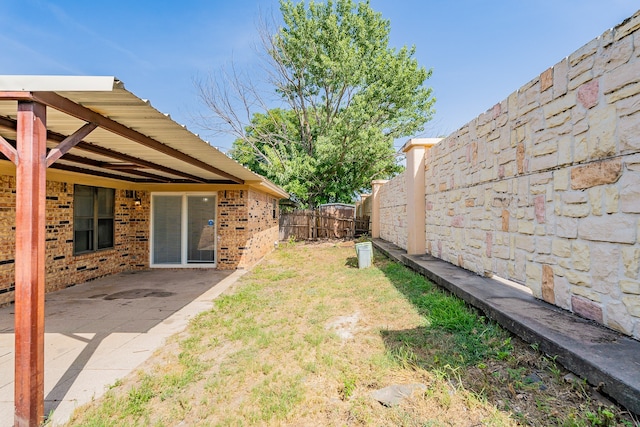 view of yard with a patio