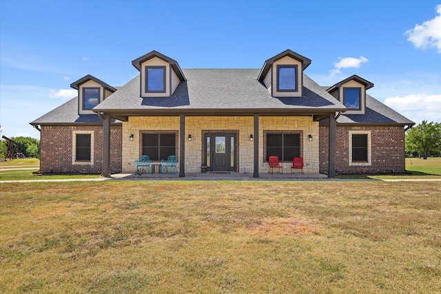 view of front of house featuring covered porch and a front yard