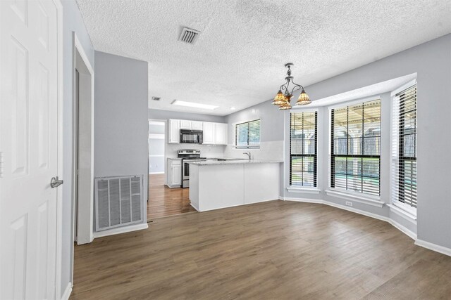 unfurnished living room with dark hardwood / wood-style flooring, a chandelier, sink, and a textured ceiling