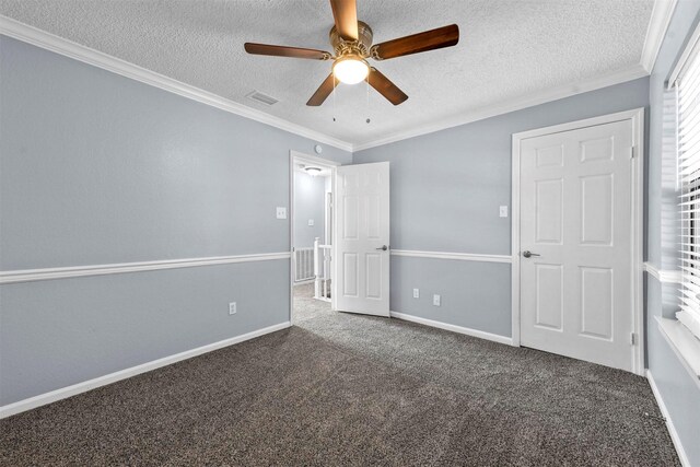 unfurnished room featuring a textured ceiling, ceiling fan, and carpet floors