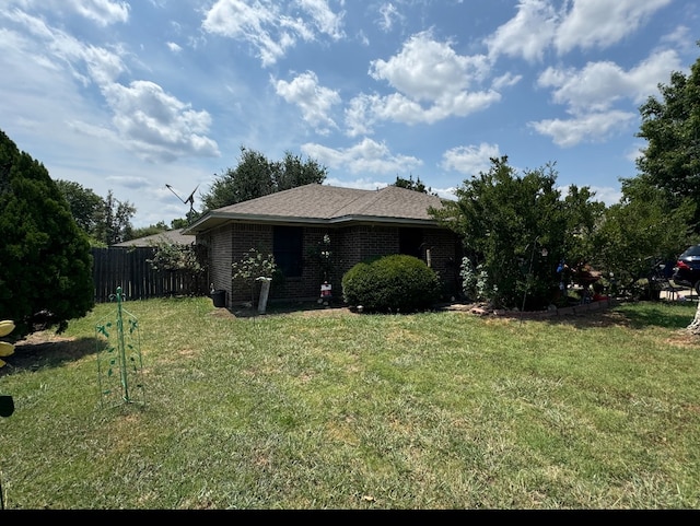 view of front of house featuring a front yard