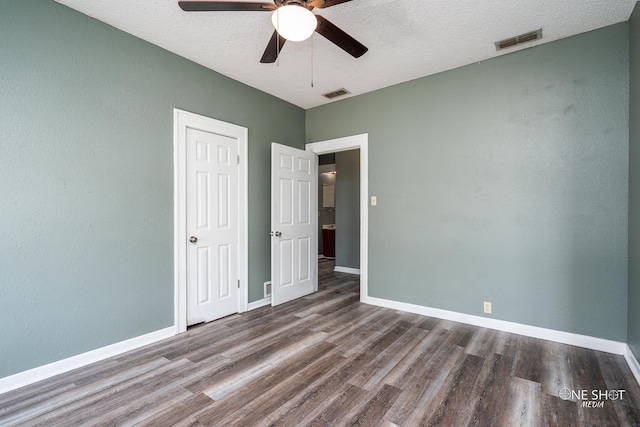 unfurnished bedroom featuring a textured ceiling, ceiling fan, and hardwood / wood-style floors