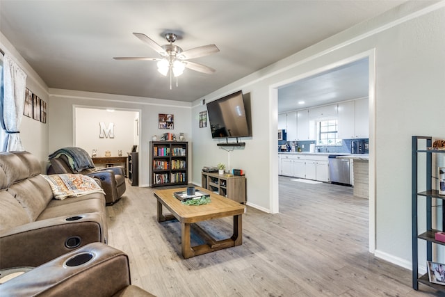 living room with light wood-type flooring and ceiling fan