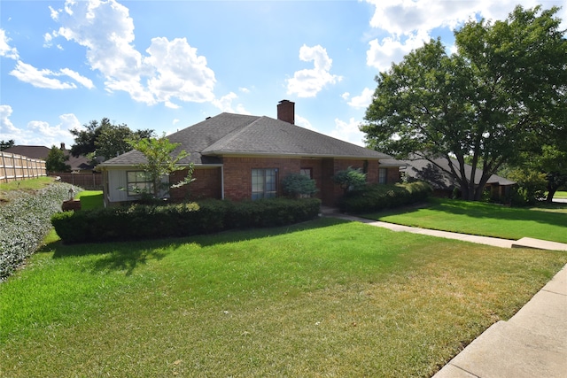 view of front facade with a front yard