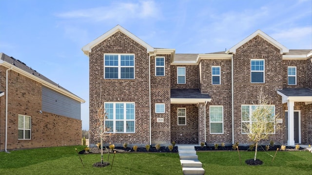 view of front facade with a front lawn