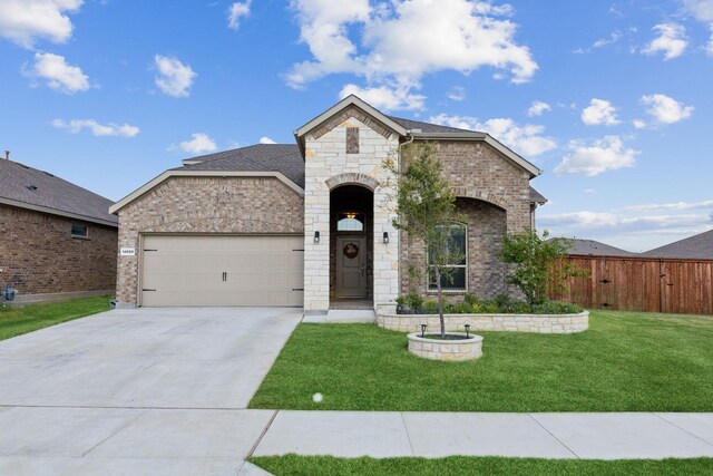 view of front facade featuring a garage and a lawn