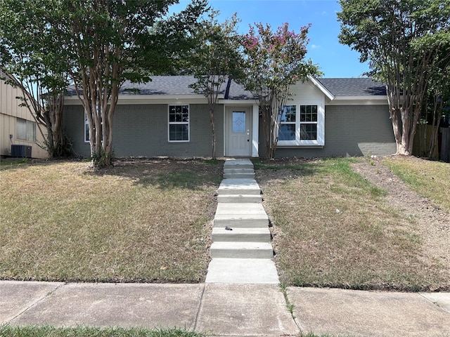 view of front of home featuring central air condition unit and a front lawn