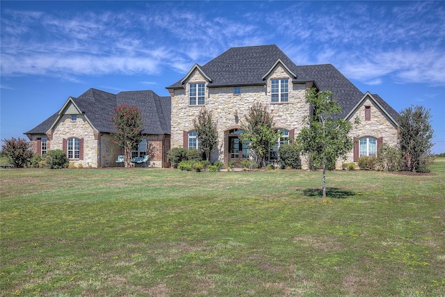 view of front of home featuring a front lawn