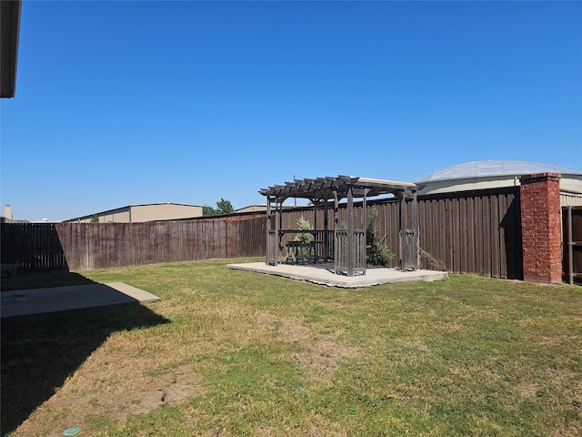 view of yard with a patio and a pergola