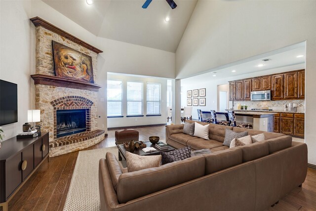 craftsman-style house featuring a porch and a garage