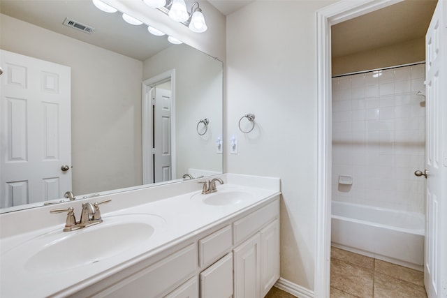 bathroom with vanity and tiled shower / bath