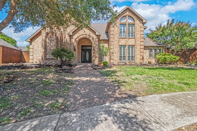 view of front of home with a front lawn