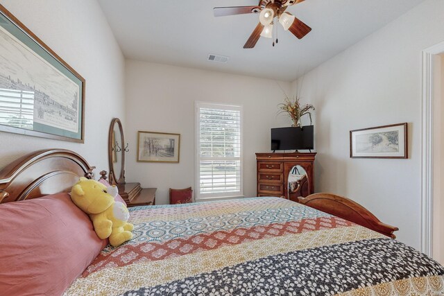 bedroom featuring ceiling fan