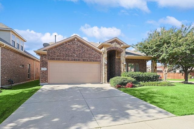 view of front of home featuring a front yard and a garage