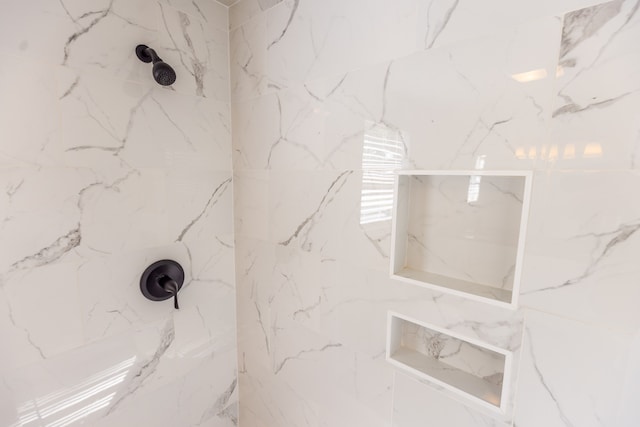 bathroom featuring a tile shower