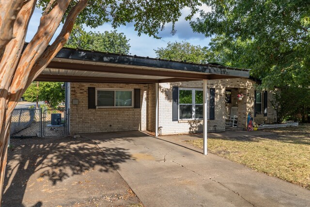 view of front facade with a carport and central air condition unit