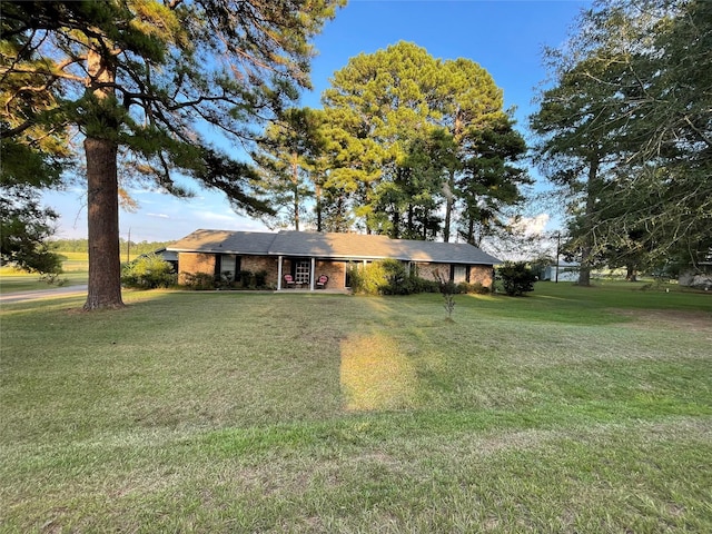 single story home with a front yard