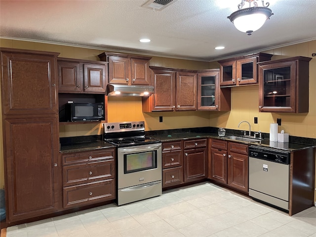 kitchen featuring ornamental molding, a textured ceiling, stainless steel appliances, and sink