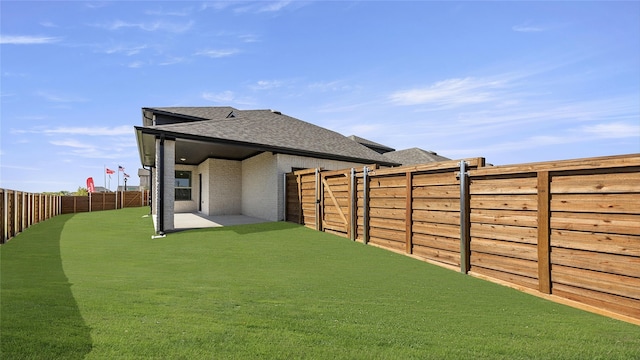 view of yard featuring a patio area