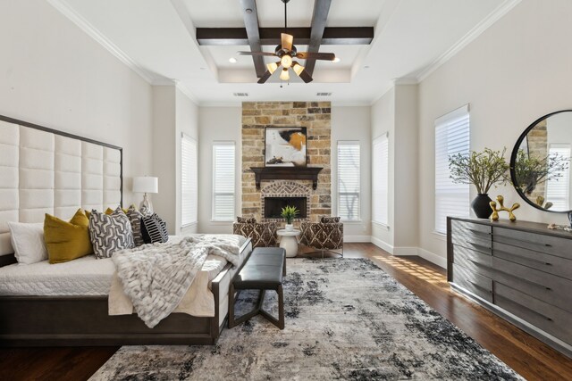 interior space with dark wood-style floors, visible vents, baseboards, and ornamental molding