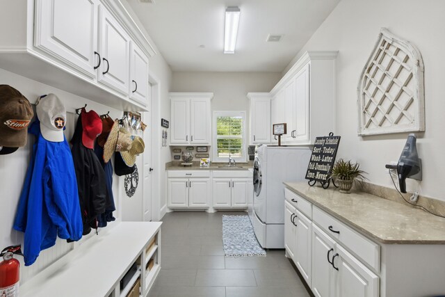 entryway featuring arched walkways, baseboards, and dark wood-style flooring