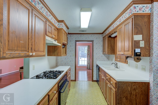 kitchen with crown molding, black appliances, beverage cooler, sink, and light hardwood / wood-style floors