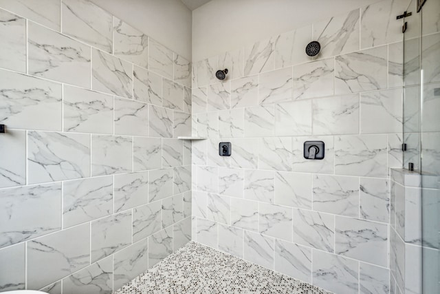 bathroom featuring tiled shower