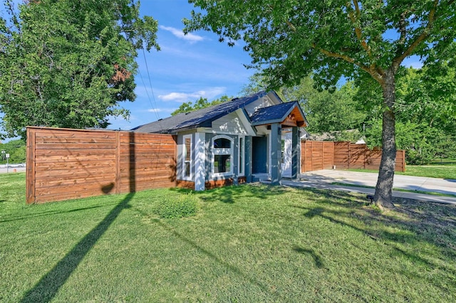 view of front of home with an outbuilding and a front yard