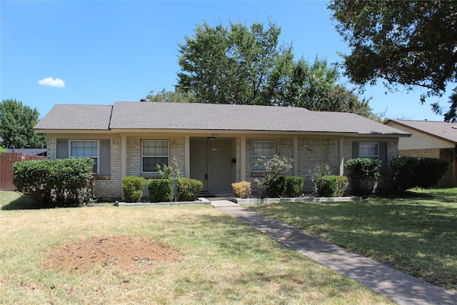 ranch-style home featuring a front lawn