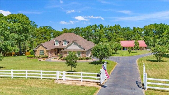 view of front of home featuring a front lawn