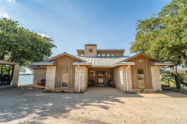 view of front of property