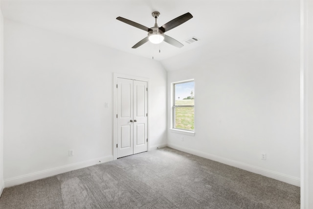 unfurnished room featuring ceiling fan, light carpet, and vaulted ceiling