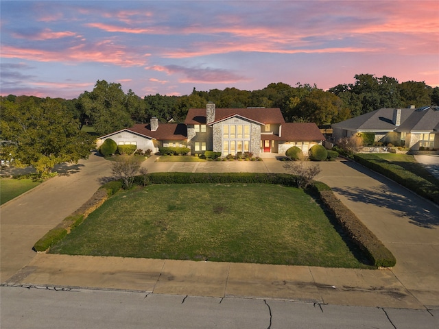 view of front of home featuring a yard