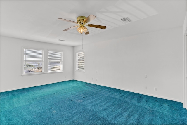 unfurnished room featuring ceiling fan and carpet